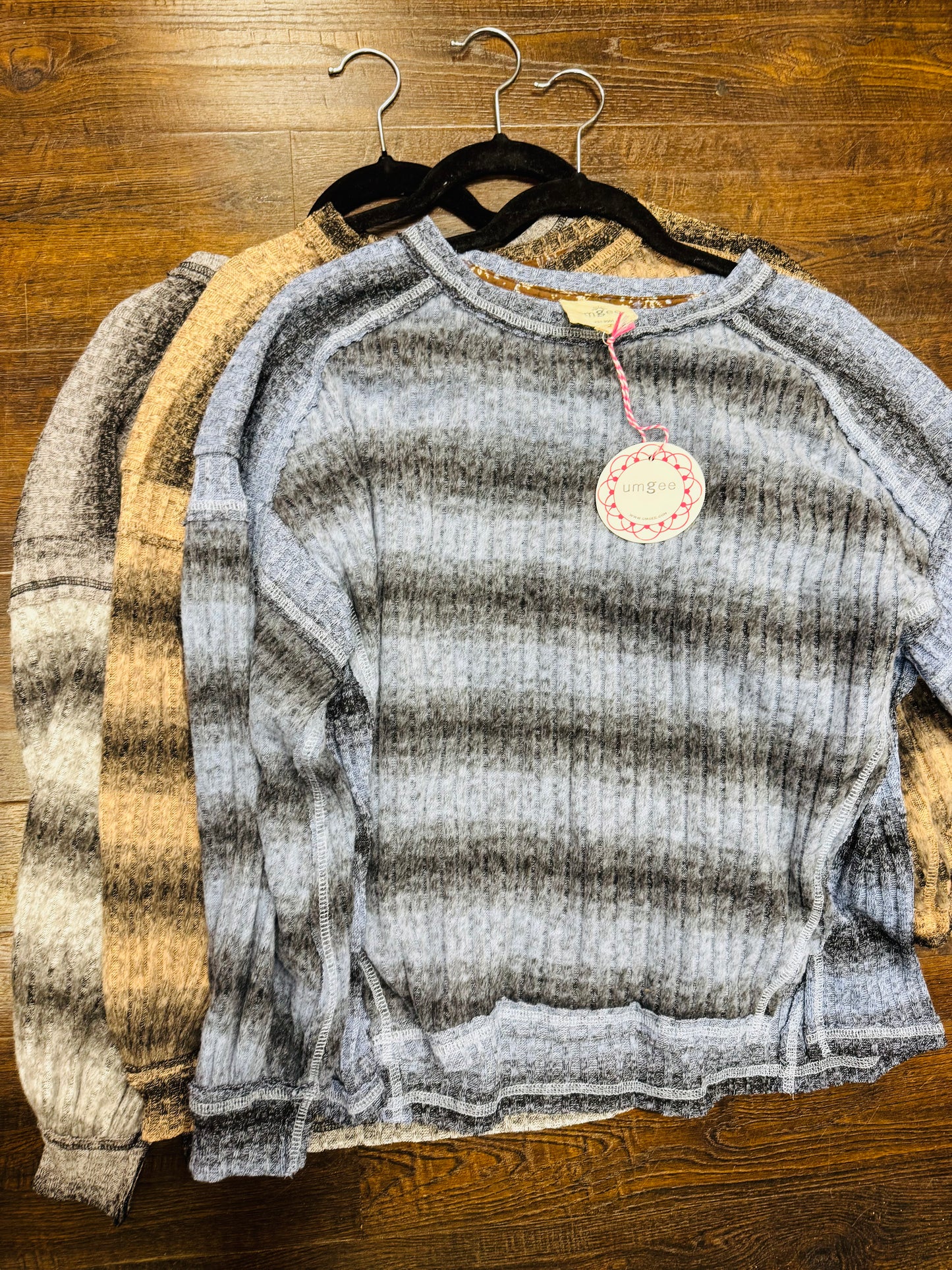 UMGEE K8993- STRIPED DROPPED SHOULDER RAW HEM PUFF LONG SLEEVE SWEATER