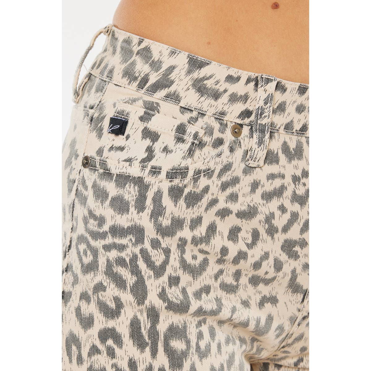KC6279SA-HIGH RISE LEOPARD PRINTED DENIM SHORTS