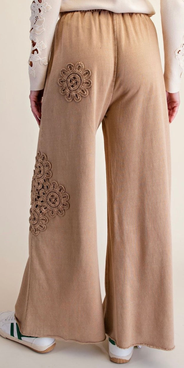 EASEL EB41673 MOCHA CROCHET PATCH WASHED TERRY PANTS