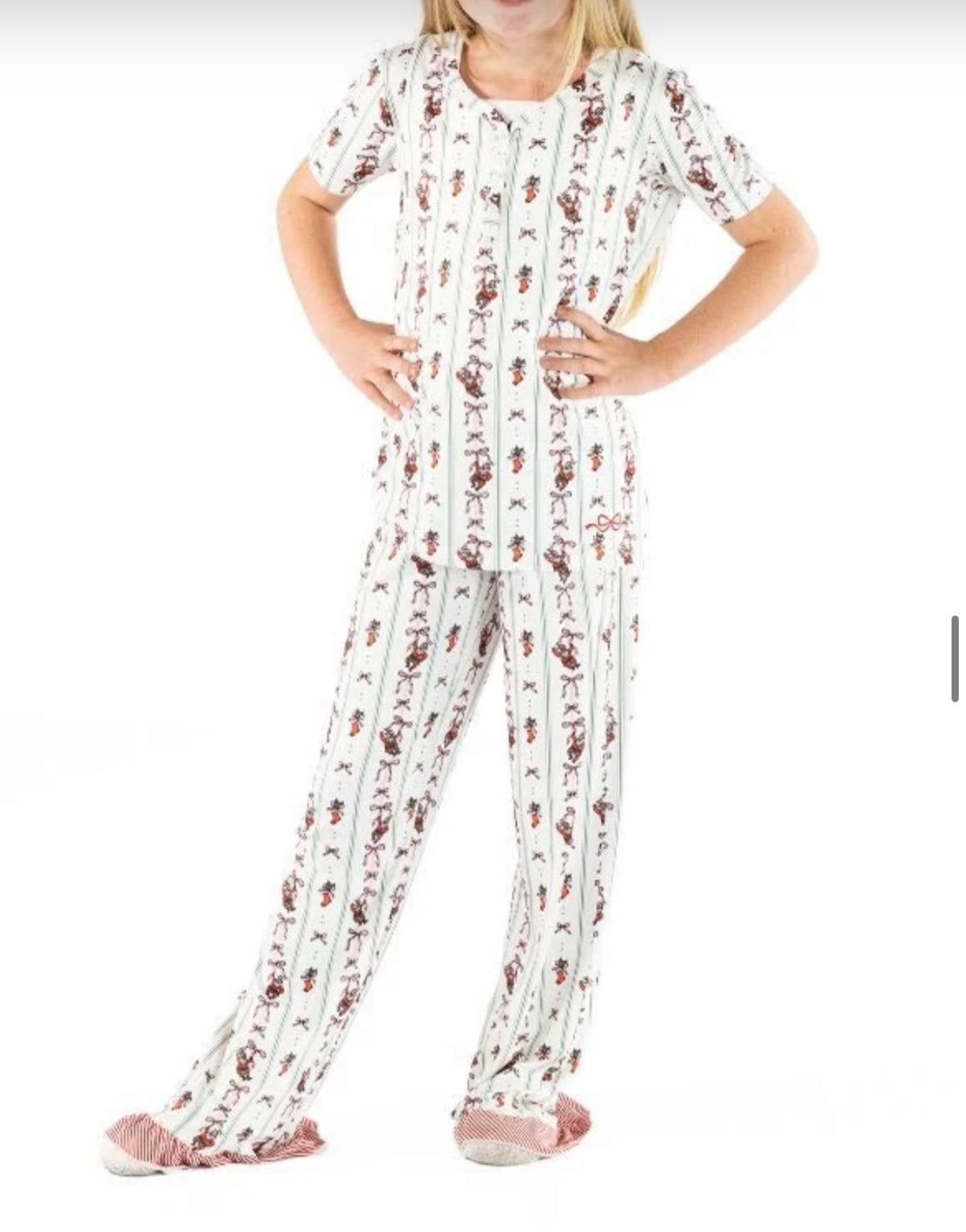 0226-YTH-PJ-LILY-HOL-XMAS