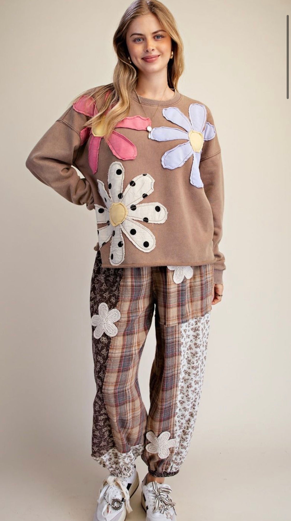 EASEL ET30237X MOCHA FLORAL PATCH FRONT WASHED TERRY PULLOVER