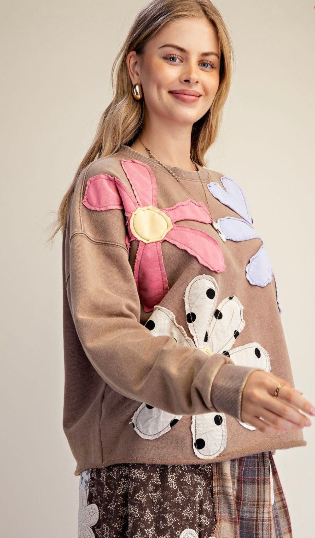 EASEL ET30237 MOCHA FLORAL PATCH FRONT WASHED TERRY PULLOVER