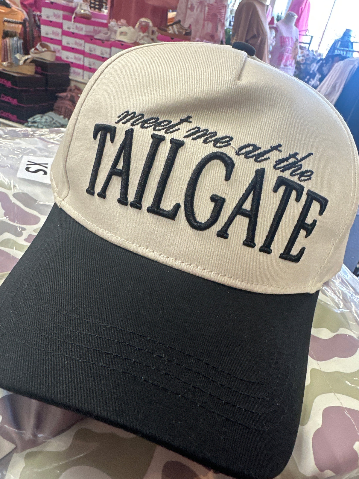 Things She Loves Meet me at the Tailgate
