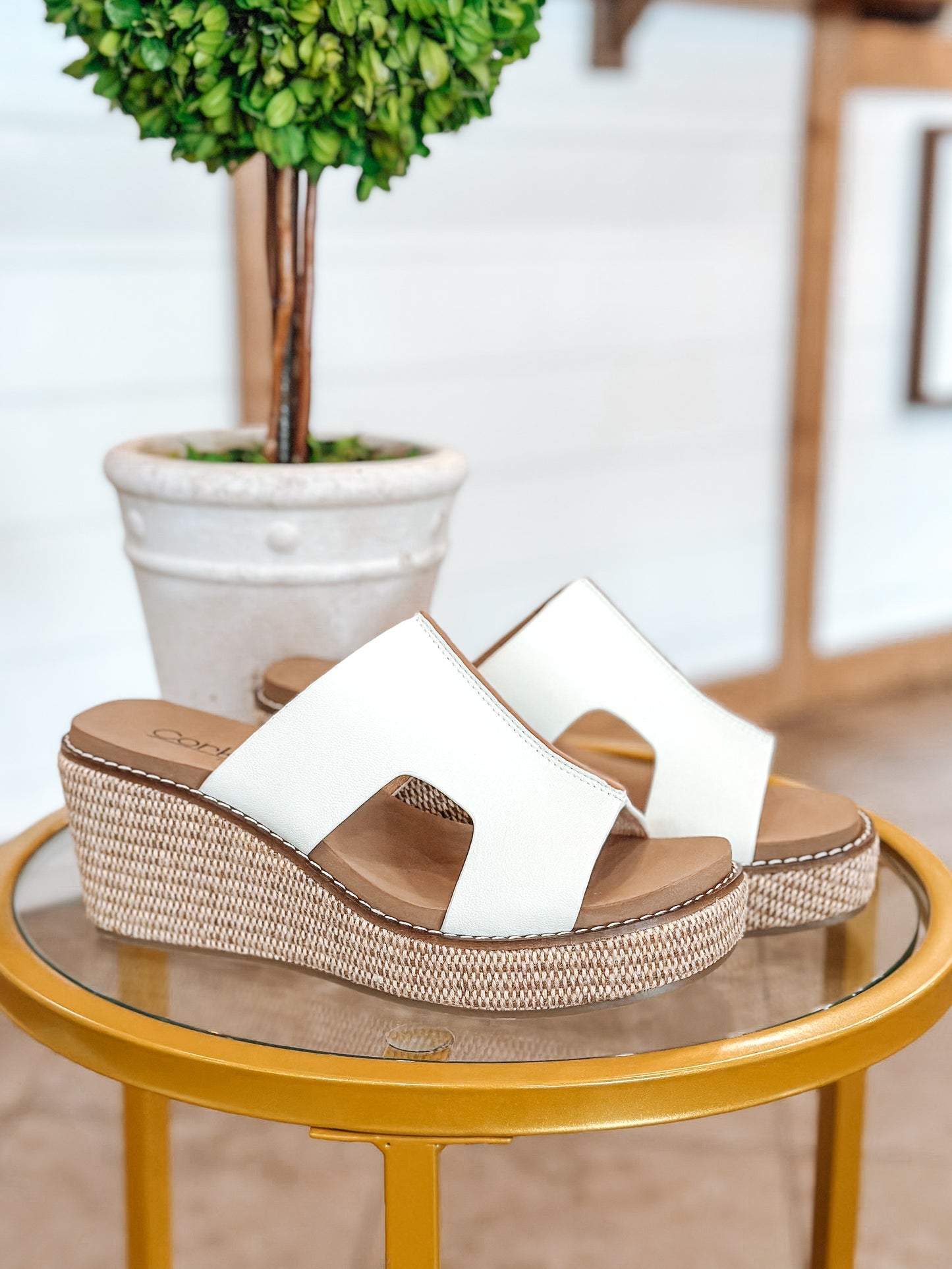 Corky's - Kiss N Tell - White