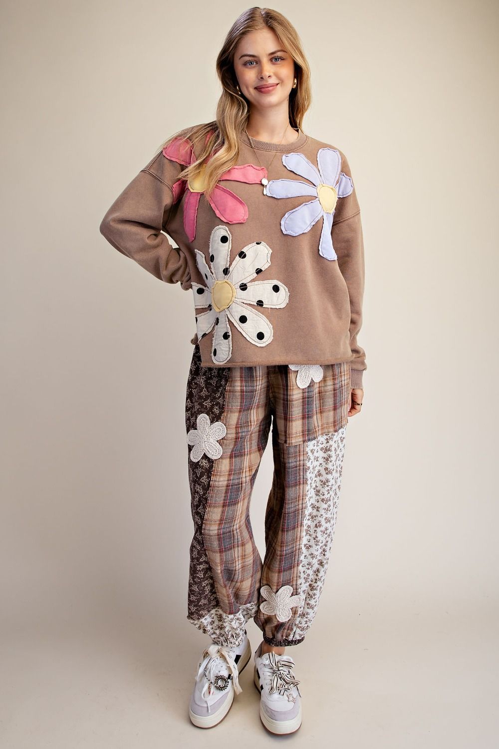 EASEL ET30237X MOCHA FLORAL PATCH FRONT WASHED TERRY PULLOVER