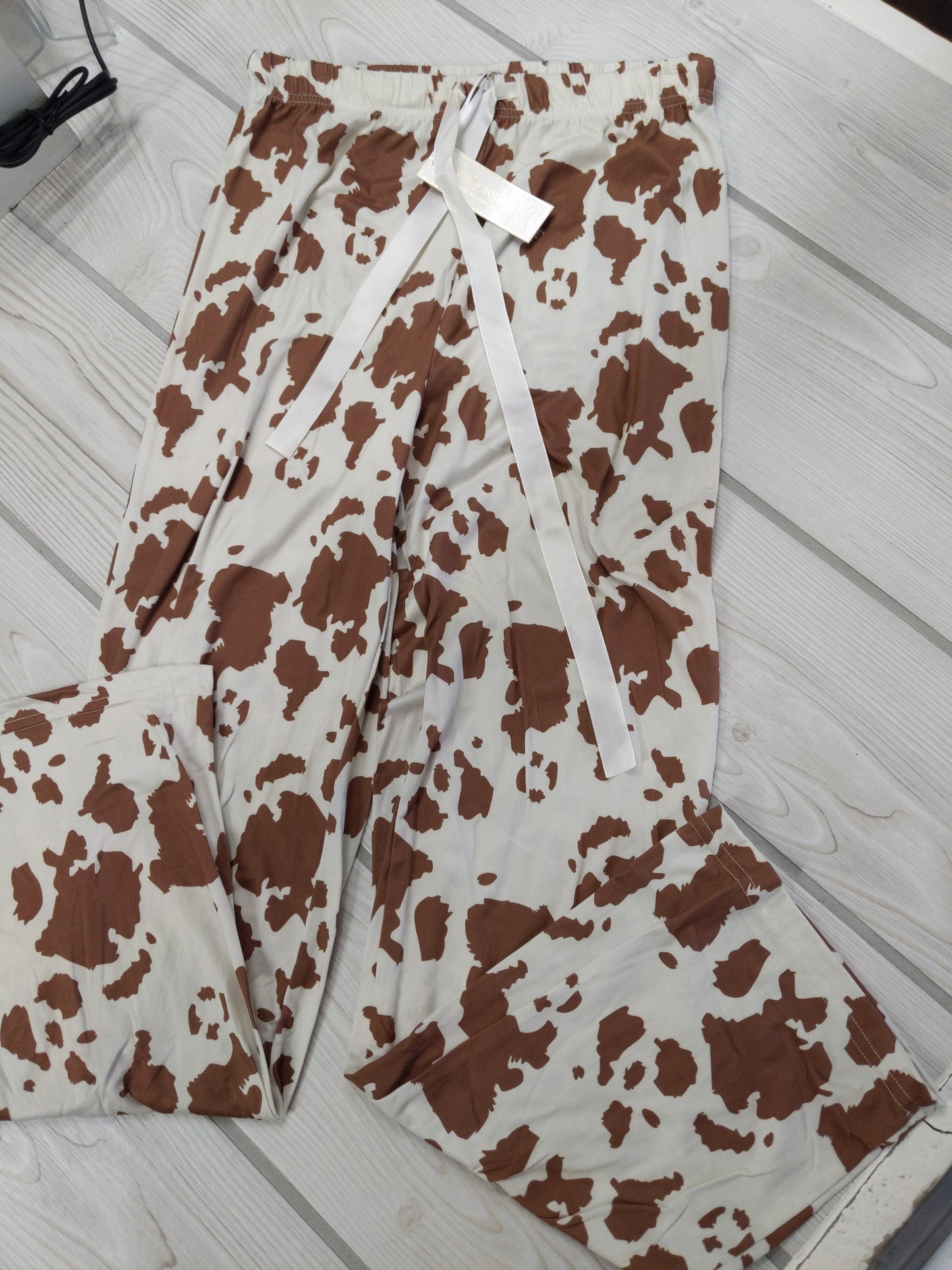 0322-LOUNGEPANT-COW