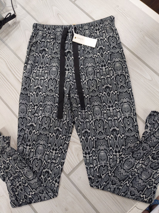 0322-LOUNGEPANT-SNAKE