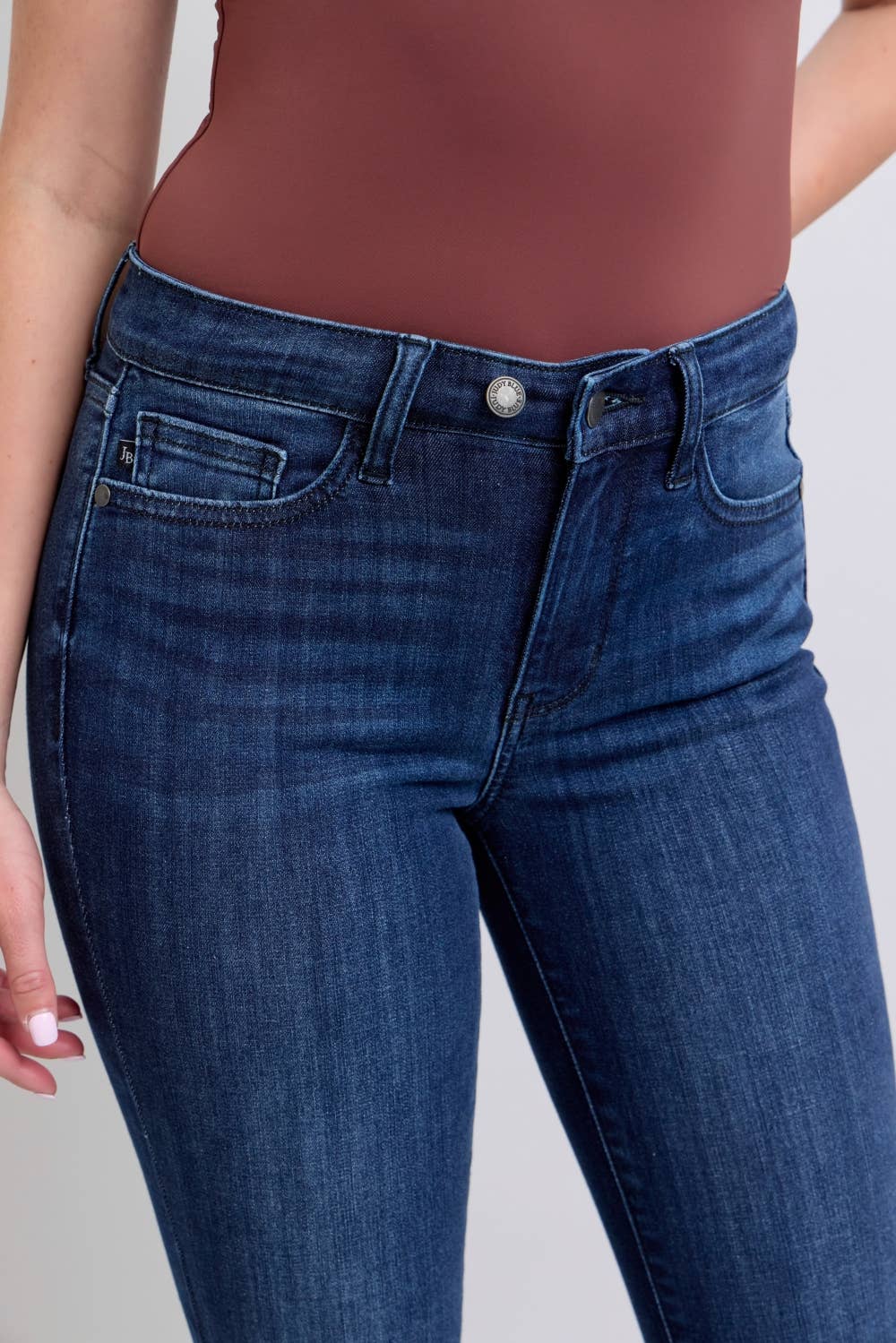 JB 82628 MR Skinny w raw hem