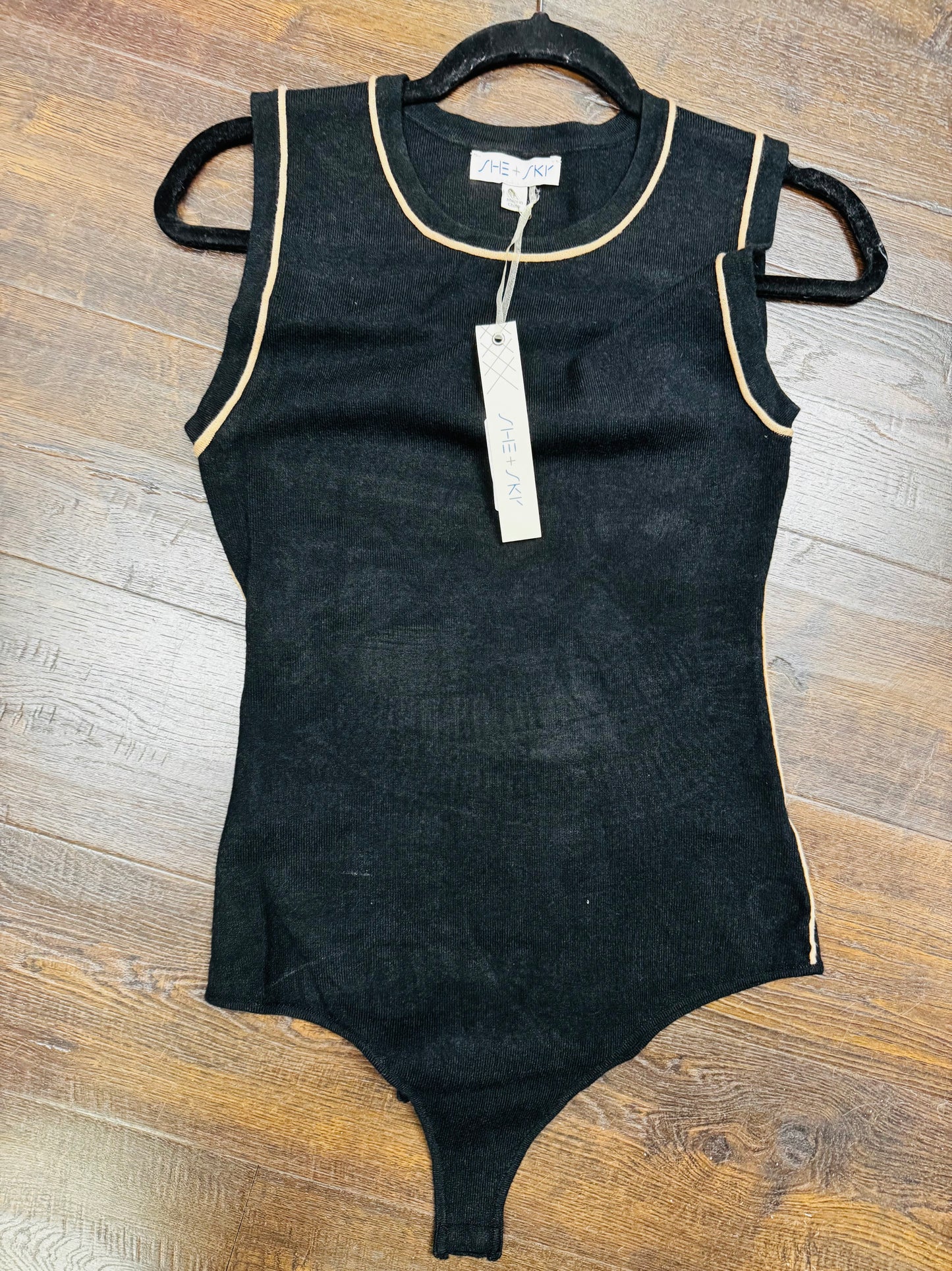 SHE+SKY SY7656 BLACK/BEIGE PIPING SLEEVELESS SWEATER BODYSUIT