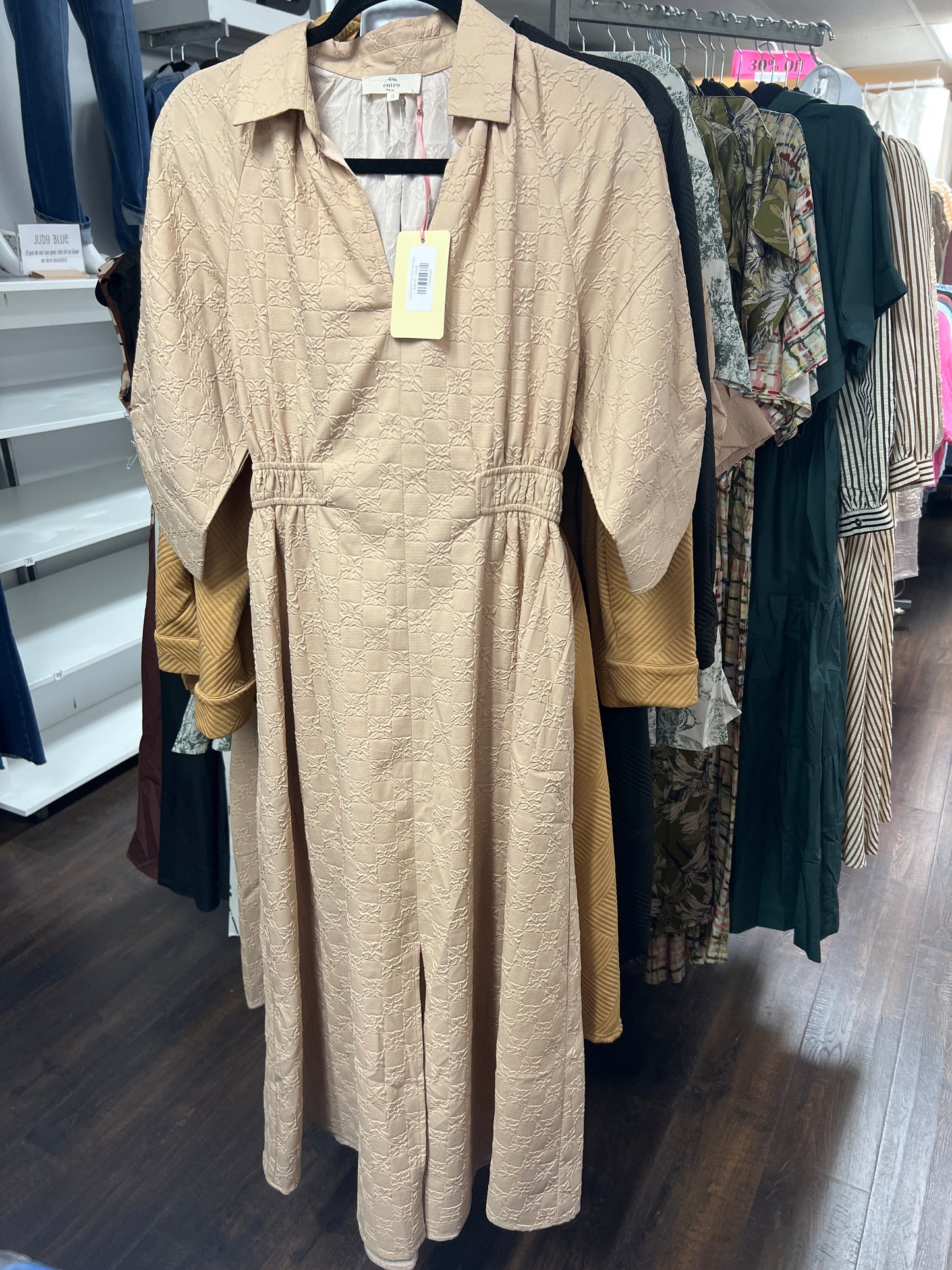 D24999-ENTRO TAN FRONT SLIT WAIST SINCHED CUFFED SHORT SLEEVE MAXI DRESS