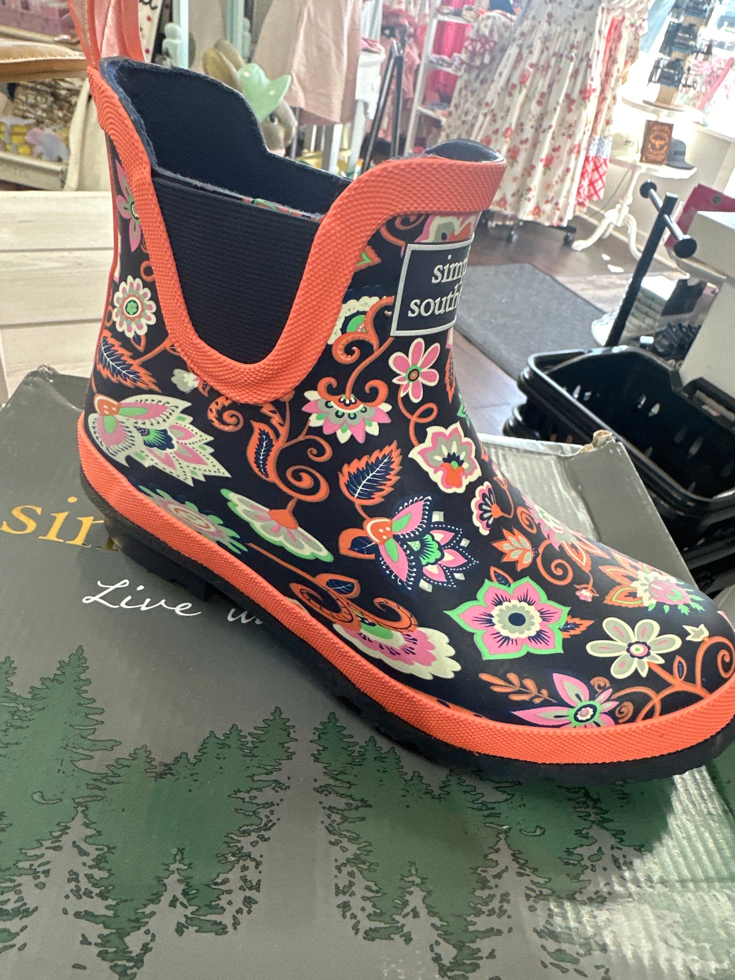 LD 0221 Rainboots flower