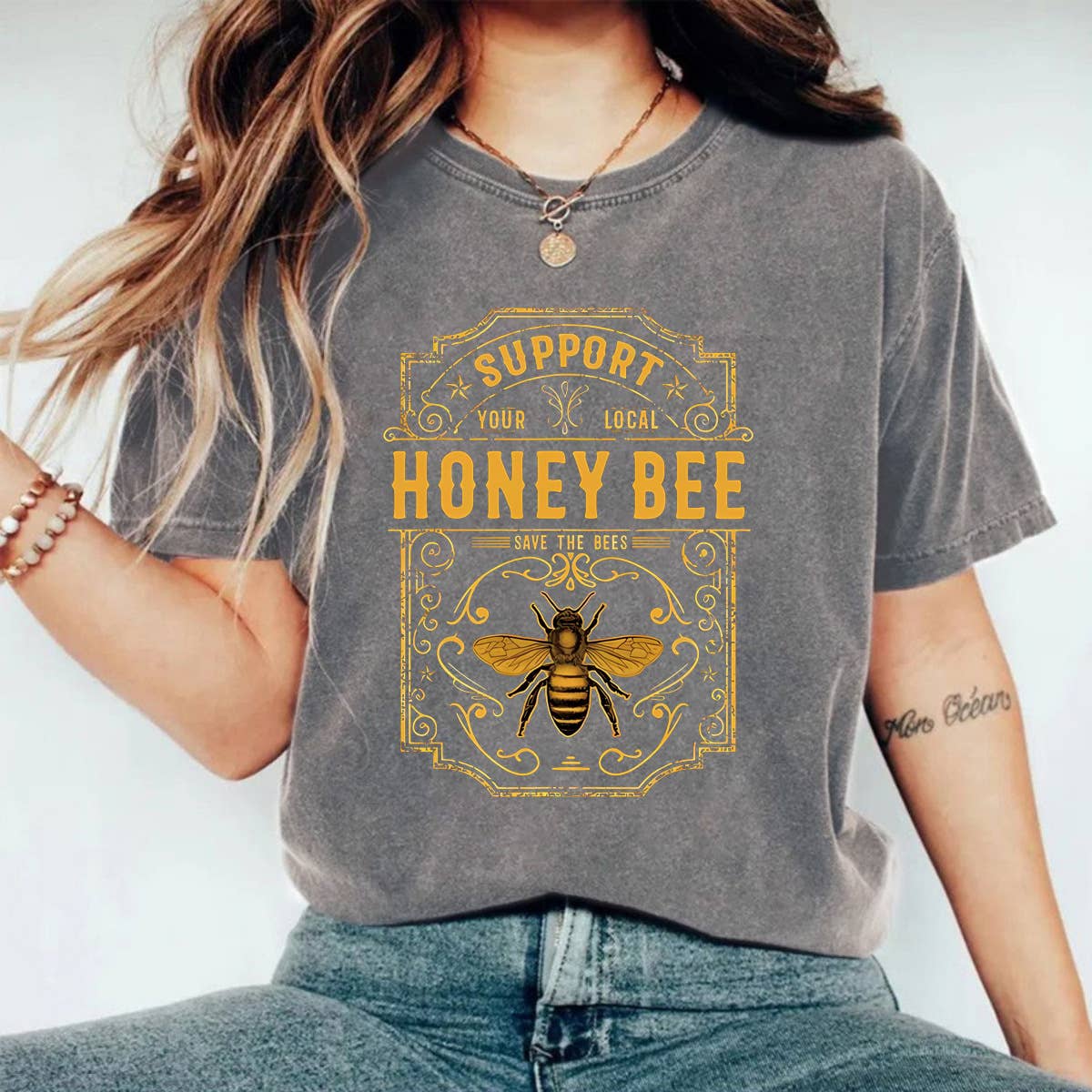 Honeybee Graphic Washed crewneck short sleeve T-shirt