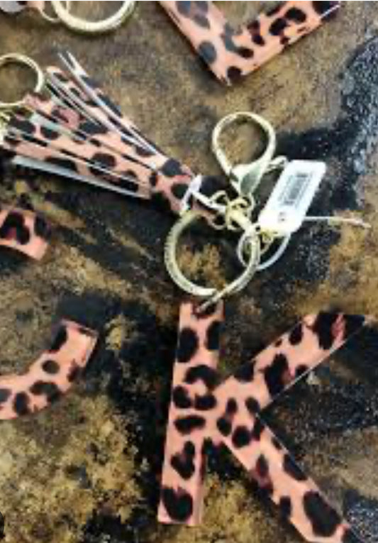 0221-INITIAL CHARM KEYCHAIN LEO