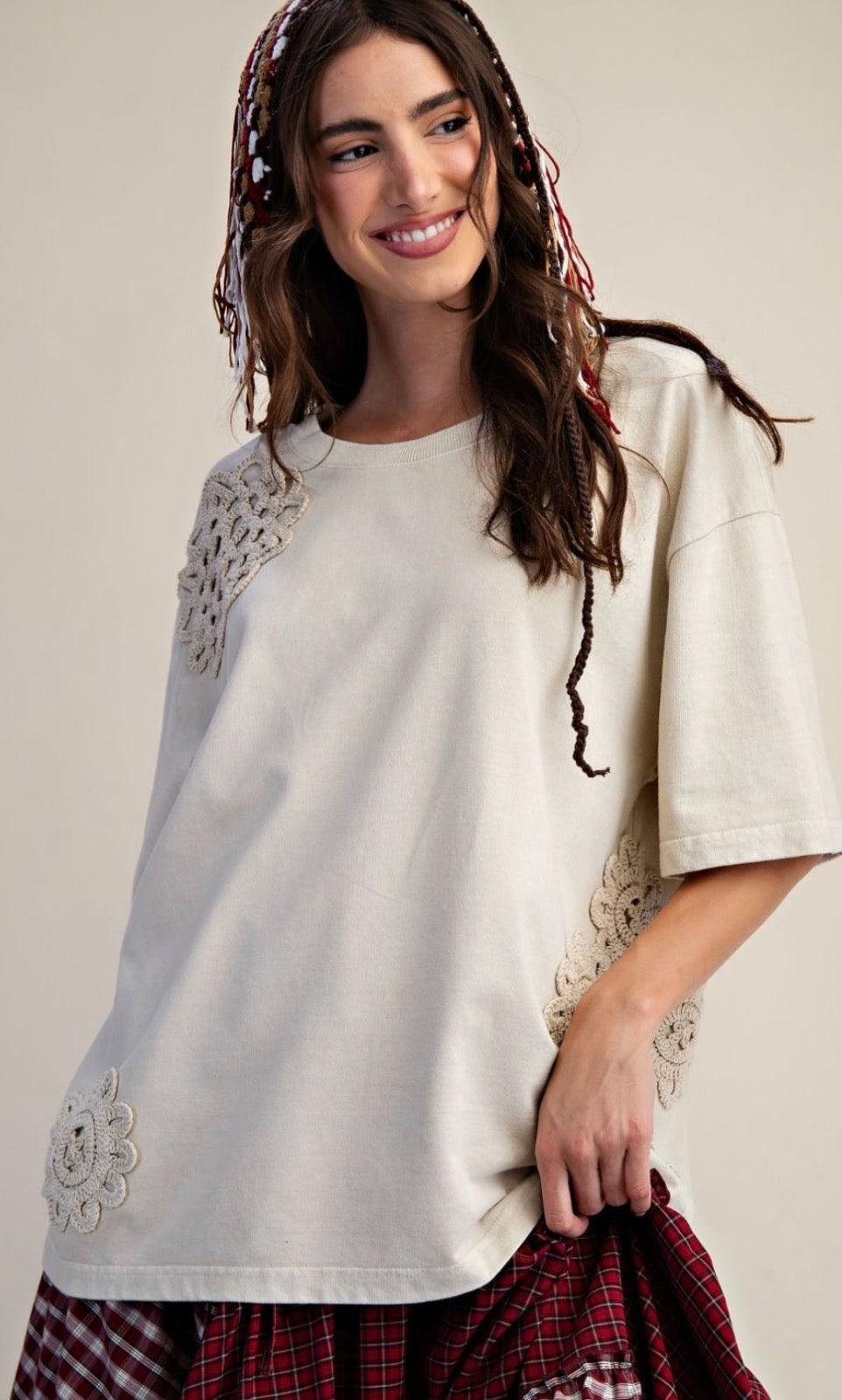 EASEL ET19064 NATURAL CROCHET PATCH DETAILING WASHED TOP