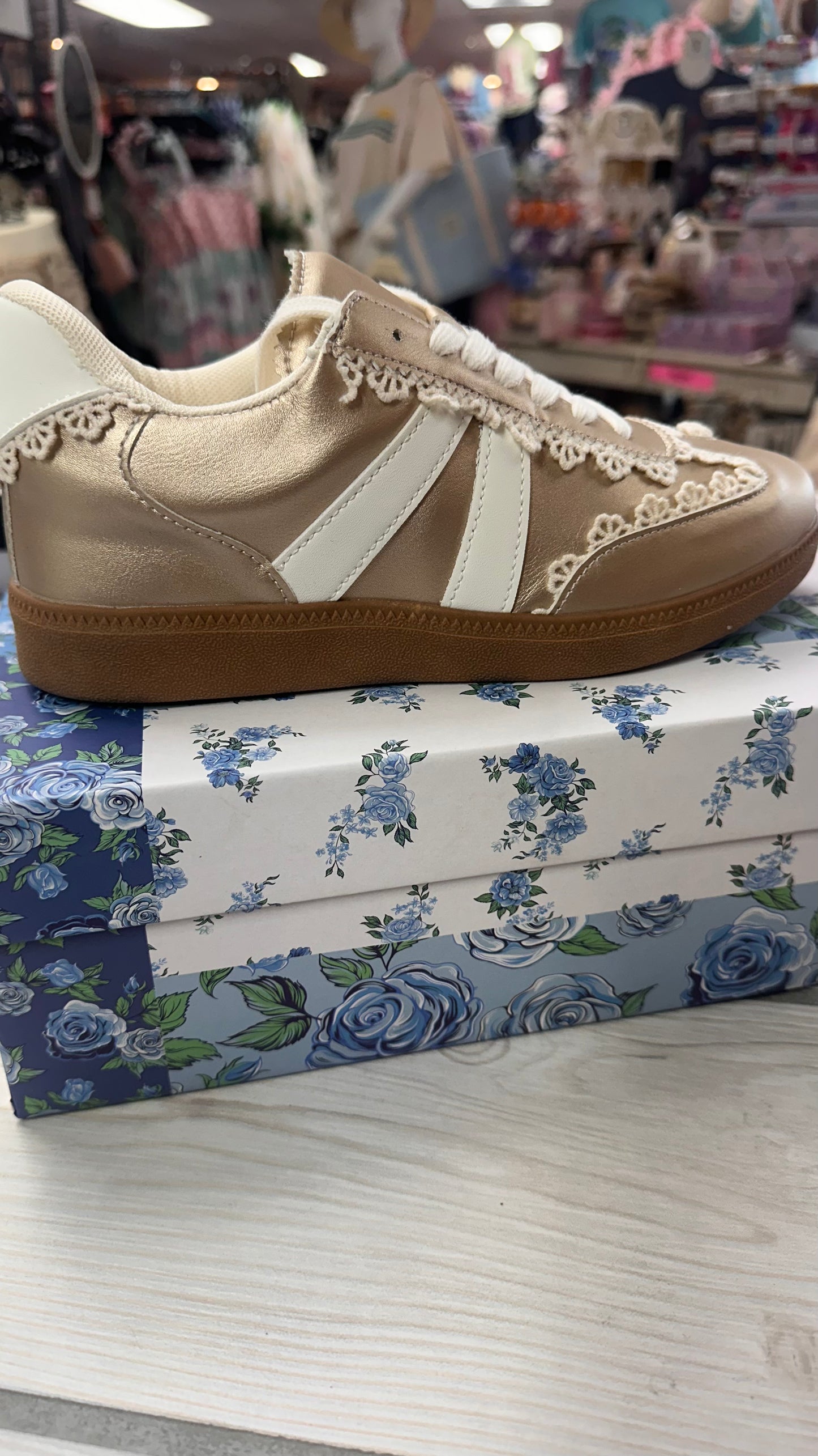 0126-SNEAKER-GOLD