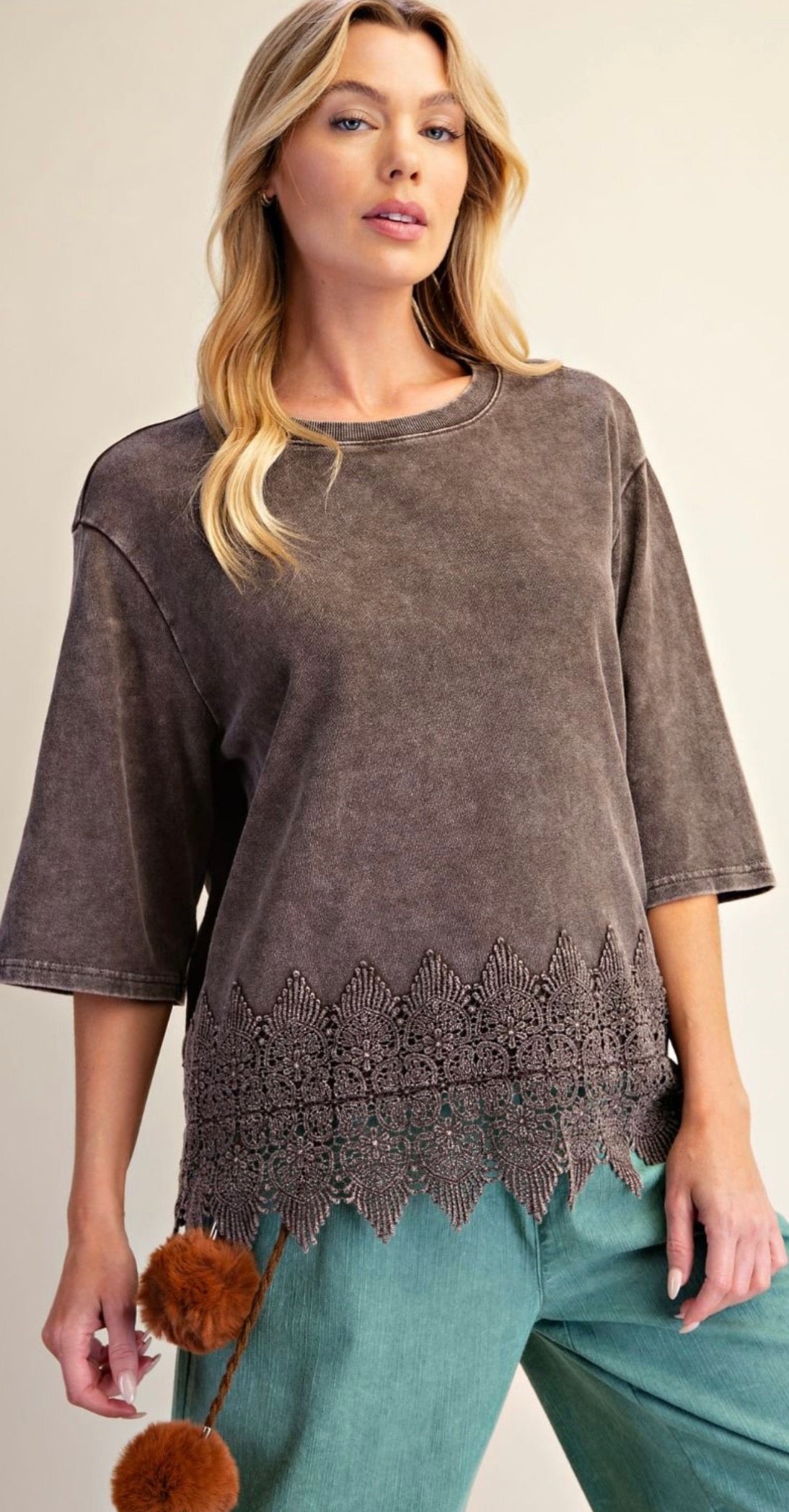 EASEL ET19137 ESPRESSO WASHED LACE BOTTOM BOXY KNIT TOP