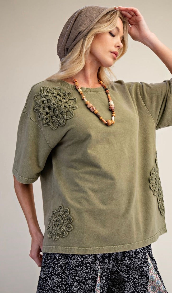 EASEL ET19064 FADED OLIVE CROCHET PATCH DETAILING WASHED TOP