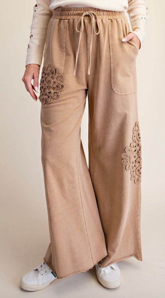 EASEL EB41673 MOCHA CROCHET PATCH WASHED TERRY PANTS