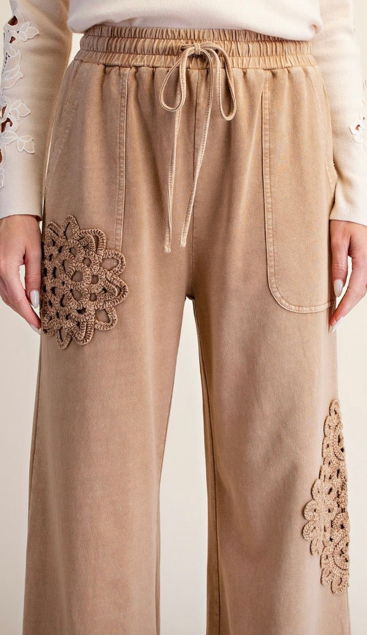 EASEL EB41673 MOCHA CROCHET PATCH WASHED TERRY PANTS