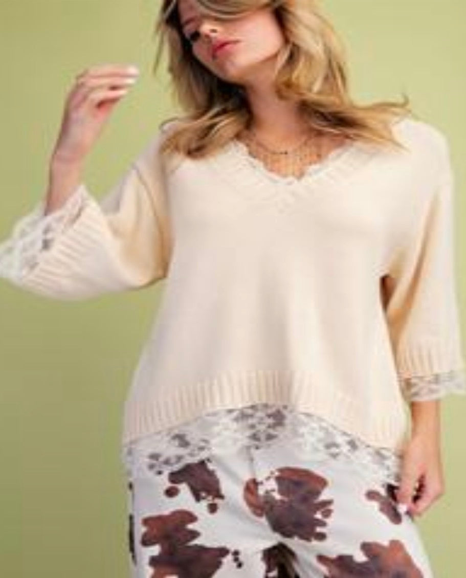 Easel ST200062 IVORY SHORT SLEEVE LACE INSET V-NECK SWEATER