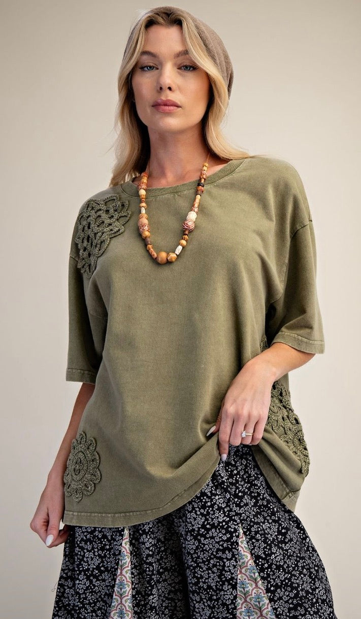 EASEL ET19064 FADED OLIVE CROCHET PATCH DETAILING WASHED TOP