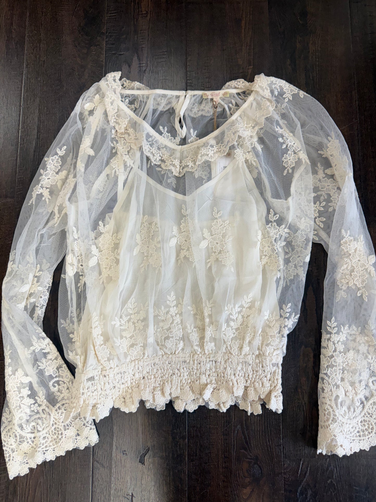 EASEL ST200021 NATURAL All Over Lace L/S Blouse