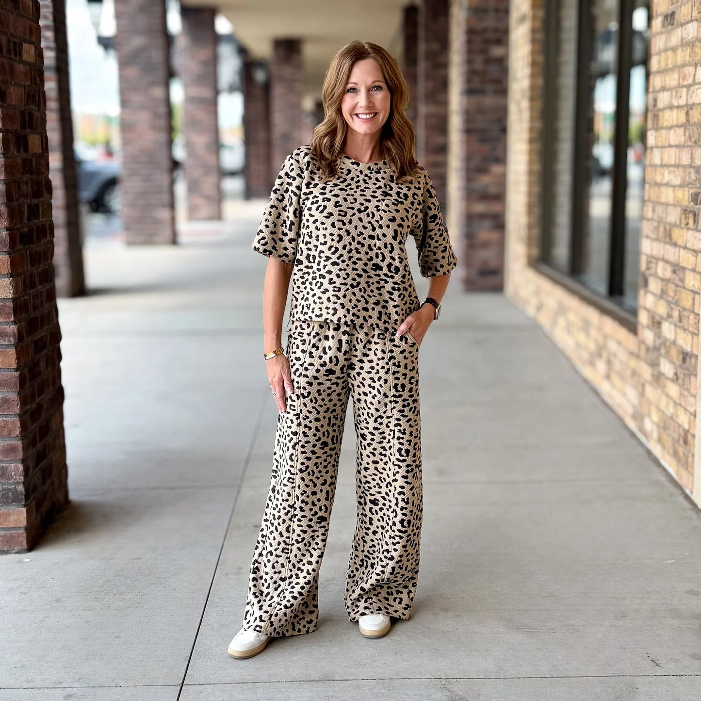 SY9110-Half Sleeve Textured Knit Leopard Print Top